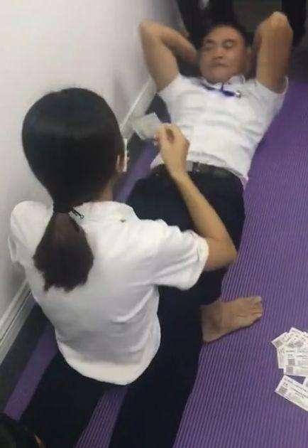 女子爆料商家视频大全下载,揭秘背后惊人真相